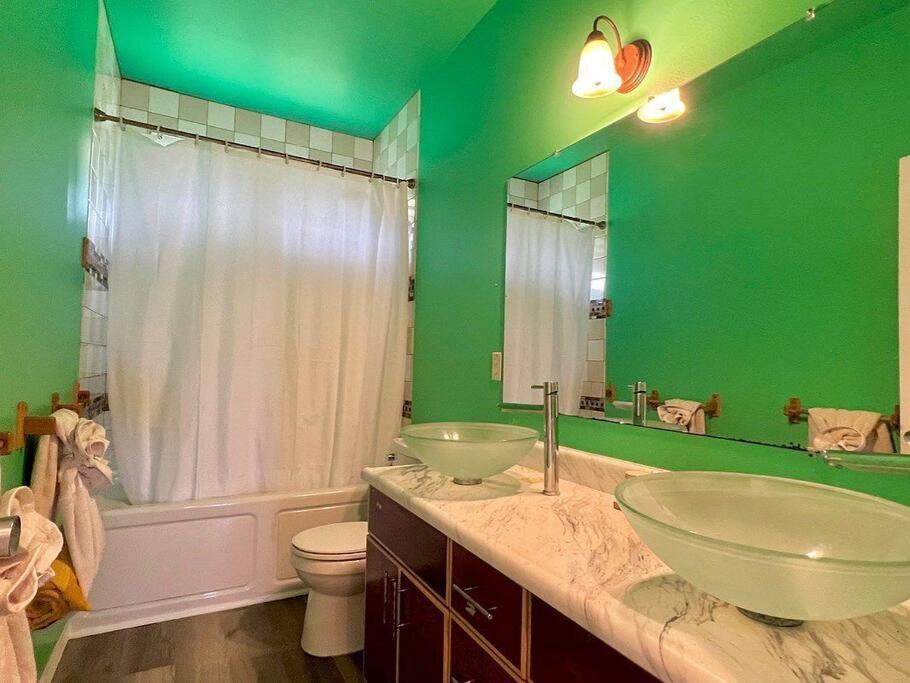 Casa de Férias The House - Gorgeous, Spacious 4bd2ba Near Waterfalls And Hilo, Sleeps 12! *